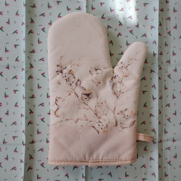 Victorian Trading Co. P Willow Kitten oven mitt - Picture 6 of 7